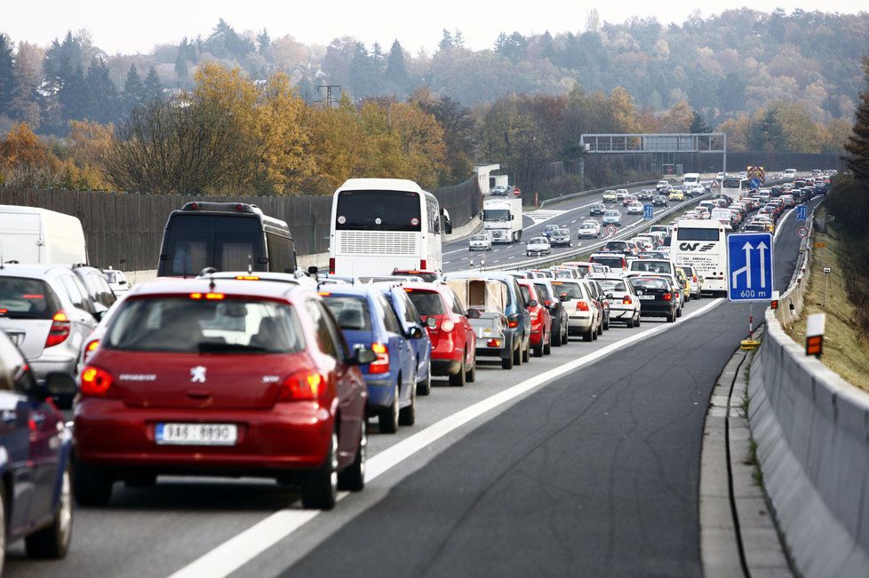 Ulička pro vozy záchranářů by měla být široká alespoň tři metry