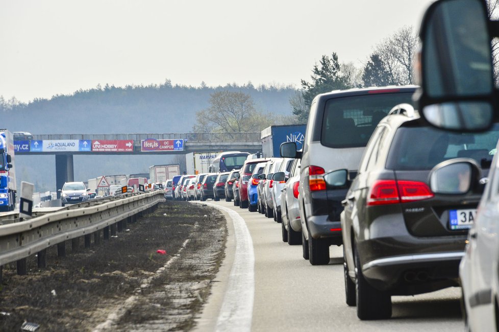 Postihy za ignorování pravidla zůstanou stejné, tedy 2000 korun na místě a 2500 korun ve správním řízení