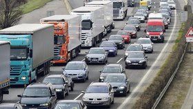 Od soboty 30. března silničáři zavřou sjezd z dálnice D1 na 226. kilometru ve směru od Brna. Od května už nebude fungovat přivaděč vůbec. Ilustrační foto