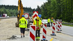 Silničáři se obávají zdržení oprav dálnice D1 u Brna o celý rok. Důvodem jsou rozklady proti stavebnímu povolení ze strany Dětí Země.