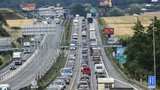 V Bulharsku se srazilo na dálnici 40 aut: Nehodu způsobila patrně mlha a kouř z požáru