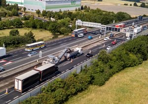 Na dálnici D1 u Prahy se v pondělí vrátí stavební práce kolem křížení s Pražským okruhem.