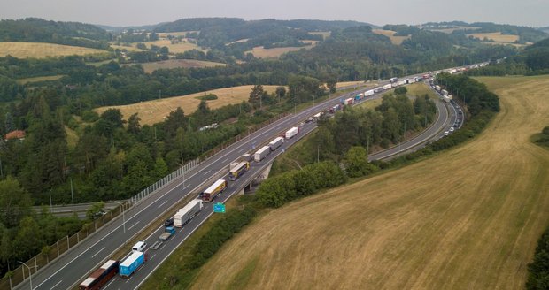 Na dálnici D1 u Prahy se v pondělí vrátí stavební práce kolem křížení s Pražským okruhem.