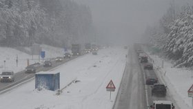 ŘSD zkontrolovalo dálnici D1 u Humpolce, kde firma Geosan měla opravit kaverny. Podle ŘSD se situace nezměnila, stavbaři na místě nebyli.