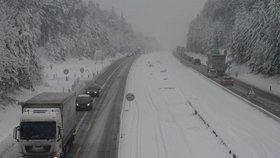 ŘSD zkontrolovalo dálnici D1 u Humpolce, kde firma Geosan měla opravit kaverny. Podle ŘSD se situace nezměnila, stavbaři na místě nebyli.