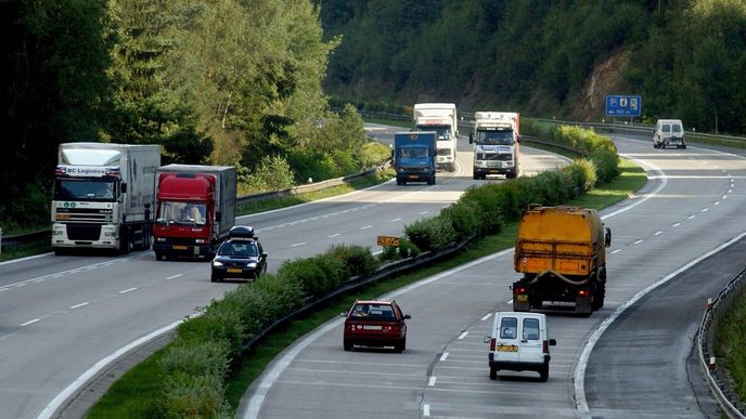 Čechy cestující do Chorvatska k moři letos čekají dražší dálnice i dopravní omezení. 