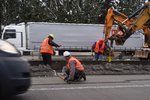 Na opravovaném úseku D1 mezi Humpolcem na 90. kilometru a Větrným Jeníkovem na 104. kilometru dojde k odstranění svodidel. Dálnice bude průjezdnější.