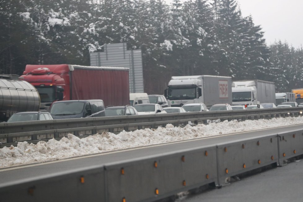 Na opravovaném úseku D1 mezi Humpolcem na 90. kilometru a Větrným Jeníkovem na 104. kilometru začali 19. prosince 2018 dělníci pracovat na rozšíření dálnice