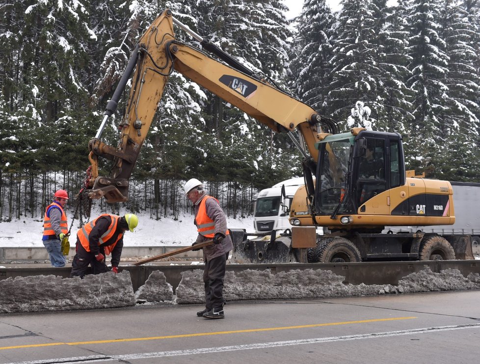 Na dálnici D1 dělalo tuto zimu problémy hlavně zúžení jednoho z opravovaných úseků