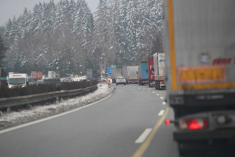 Na opravovaném úseku D1 mezi Humpolcem na 90. kilometru a Větrným Jeníkovem na 104. kilometru začali 19. prosince 2018 dělníci pracovat na rozšíření dálnice.