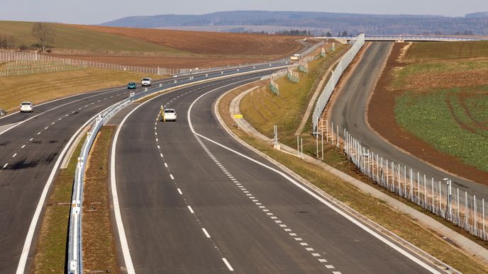 Úsek dálnice D11 mezi Hradcem Králové a Jaroměří