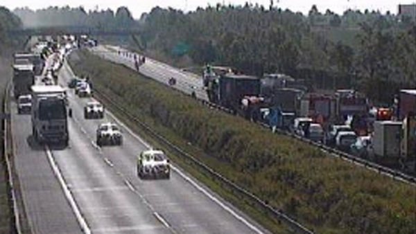 Nehoda tří kamionů zablokovala dálnici D11 ve směru na Hradec Králové