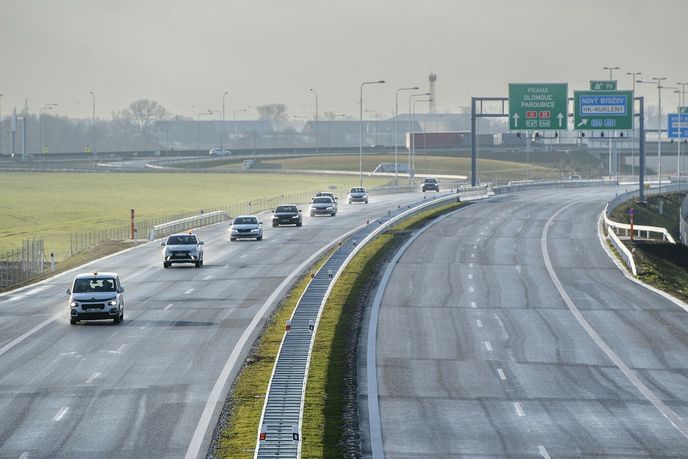 Úsek dálnice D11 mezi Hradcem Králové a Jaroměří na Náchodsku. Úsek dálnice D11 mezi Hradcem Králové a Jaroměří na Náchodsku.
