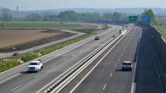 Ptáme se vás: Je 130 km/h na dálnici v Česku optimální, nebo rozhodně povolit víc? Ptáme se vás: Je 130 km/h na dálnici v Česku optimální, nebo rozhodně povolit víc?