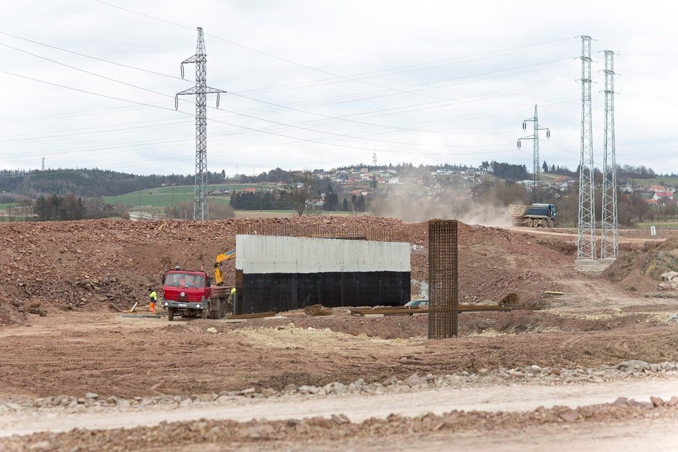 Česko je dlouhodobě kritizováno, že výstavba infrastruktury trvá.