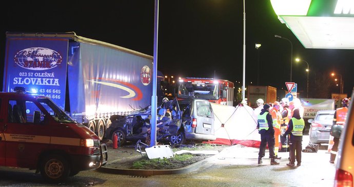 Tragická dopravní nehoda na benzince na dálnici D5