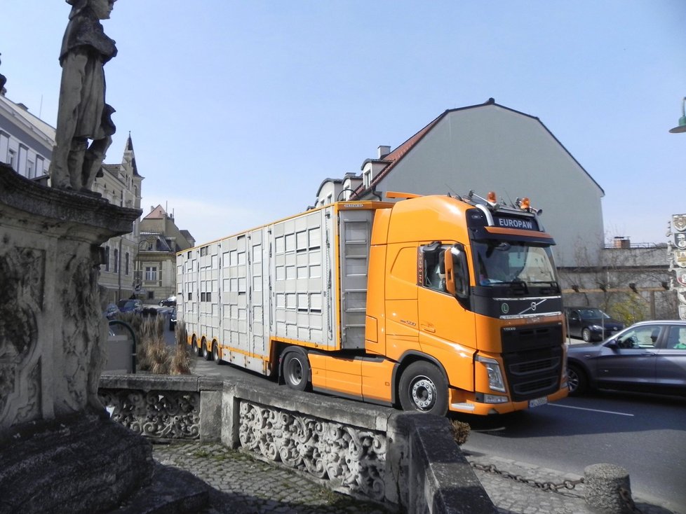 Poysdorf u českých hranic drtí kamiony. Díky dokončení předposlední části rakouské dálnice A5 se jich zbaví už letos v prosinci.