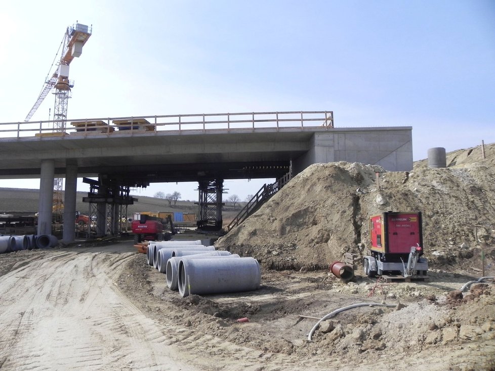 Dálnice A5 míří nezadržitelně k českým hranicím. Česká strana ale ještě ani nekopla  do země.