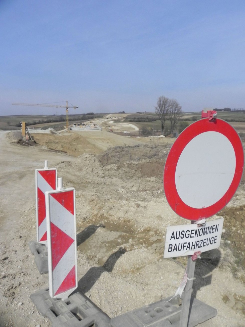 Dálnice A5 míří nezadržitelně k českým hranicím. Česká strana ale ještě ani nekopla  do země.
