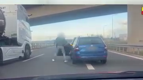 Agresor na D6 napadl maminku!