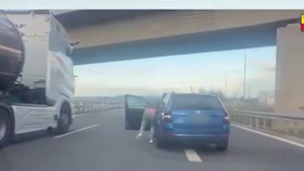 Agresor na D6 napadl maminku!