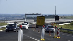 Řidiči jezdí v tunelu na D8 až 200 km/h