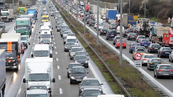 Rozhodnuto: Za osobáky budeme na německých dálnicích platit od roku 2019