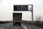Na dálnicích a rychlostních silnicích přibudou informační tabule.