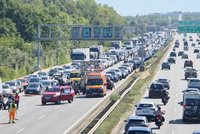 Řidiči pozor! Dálniční známky s novým rokem opět podraží!