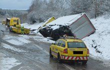 Hromadná nehoda zablokovala dálnici: Řidiči čekali přes 20 hodin.