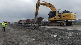 Dva a půl kilometru nové dálnice dálnici D48 mezi Bělotínem na Přerovsku a Šenovem u Nového Jičína se musí kvůli nekvalitnímu betonu vybourat.