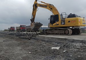 Dva a půl kilometru nové dálnice dálnici D48 mezi Bělotínem na Přerovsku a Šenovem u Nového Jičína se musí kvůli nekvalitnímu betonu vybourat.