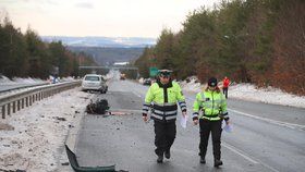 Dálnici D4 ve směru z Prahy do Příbrami uzavřeli policisté kvůli dopravní nehodě.