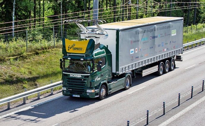 Kamiony budou v Německu jezdit po elektrických dálnicích. Už od příštího roku!