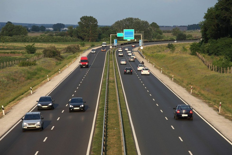 Stavba dálnic je podle NKÚ pomalá, dokončit síť do roku 2050 nelze.