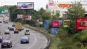Od dálnic mají zmizet billboardy