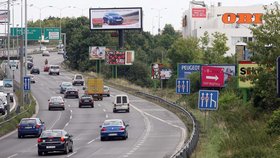 Billboardy u dálnice D1