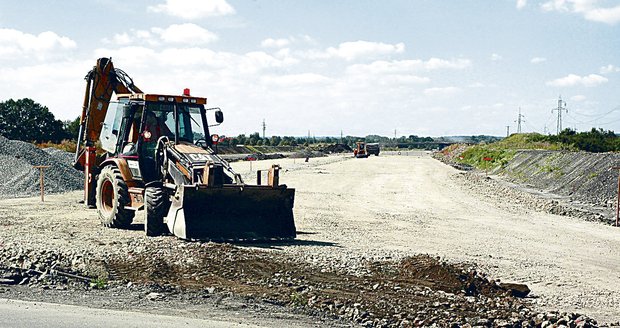 stavba dálnice pokračuje v utlumeném režimu