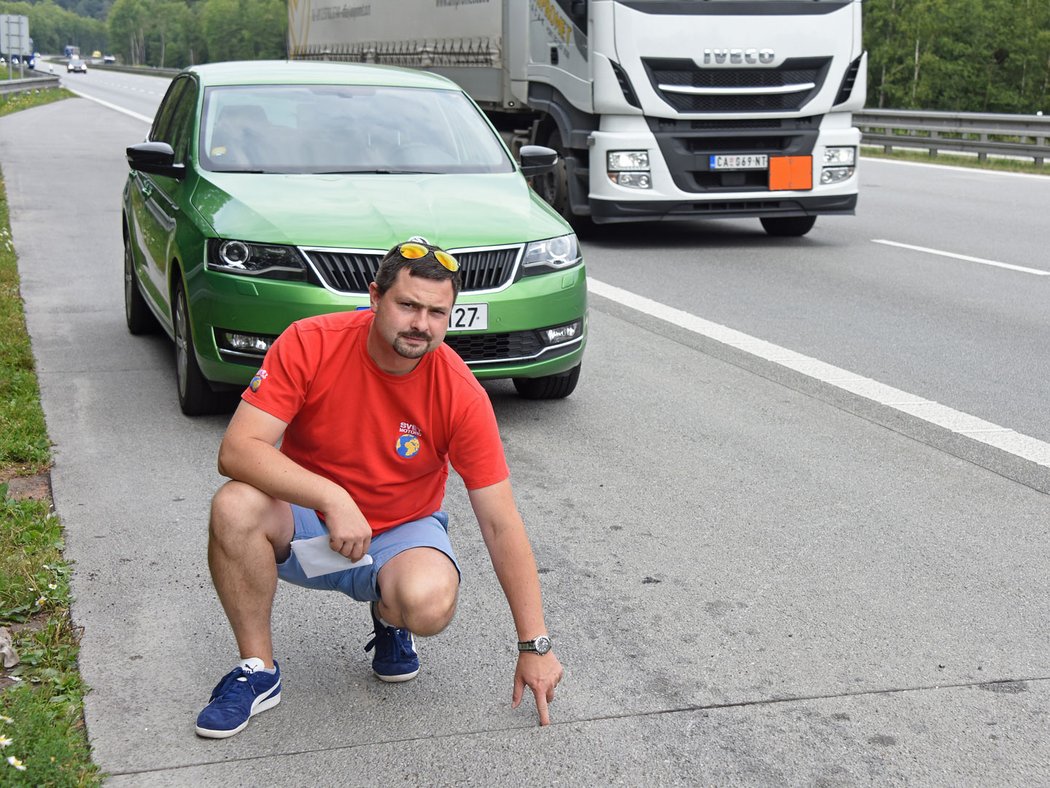 Dálnice bude vždycky trochu drncat kvůli dilataci. Dnes je zatěsněna gumou, dřív byla mnohdy odkrytá.