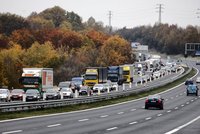 Peklo na dálnici D1: Silničáři si udělali volno, ostatním ho zkazili!