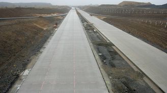 Po dálnici v Česku zase o kus dále! Do Vánoc se zprovozní pět nových úseků, z toho tři na D35 Po dálnici v Česku zase o kus dále! Do Vánoc se zprovozní pět nových úseků, z toho tři na D35