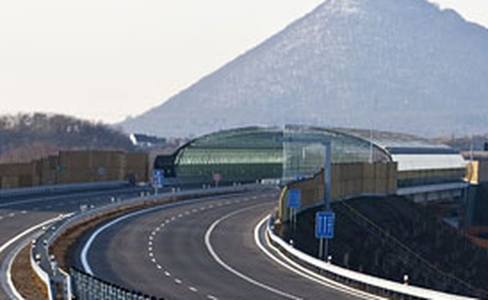 Další úsek dálnice D8 byl otevřen. Zmizí z Lovosic kolony?