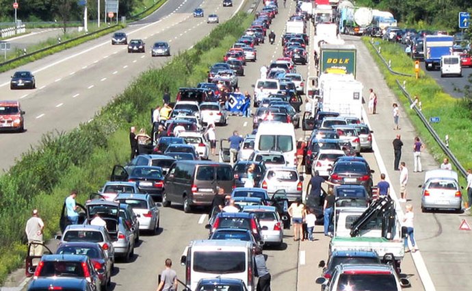Německá vláda schválila zavedení dálničního mýtného pro osobní auta