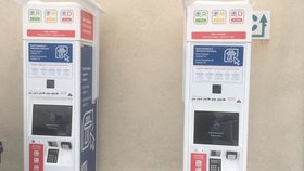Automaty na elektronické dálniční známky na hraničním přechodu Rozvadov.