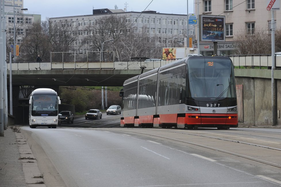 Další tramvaje přes magistrálu