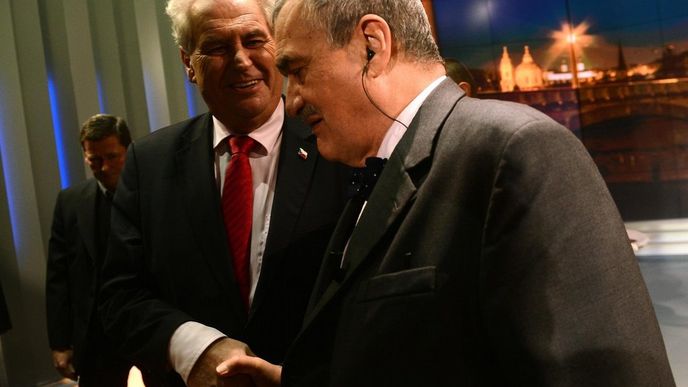 Další z prezidentských duelů Miloše Zemana a Karla Schwarzenberga