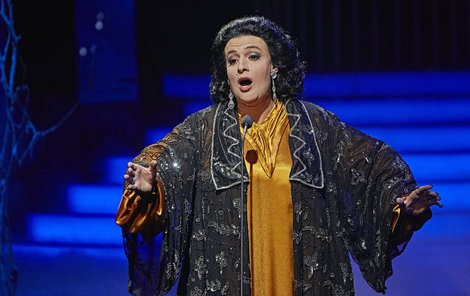 Jan Cina alias Montserrat Caballé v show Tvoje tvář má známý hlas