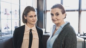 Tereza Hofová a Eva Holubová v seriálu Dáma a Král
