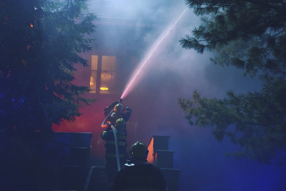Požár v seriálu Dáma a Král zaměstnal pět hasičů.