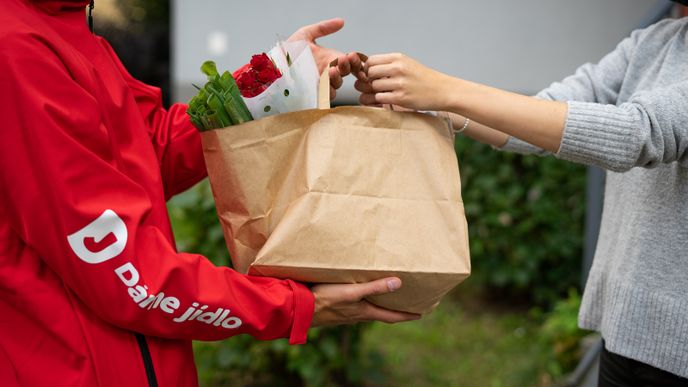 Rozvíjí se platformy, které zákazníkům rozvážejí jídlo a další spotřební produkty.